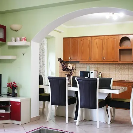 Paris's Lägenhet Gjirokastër