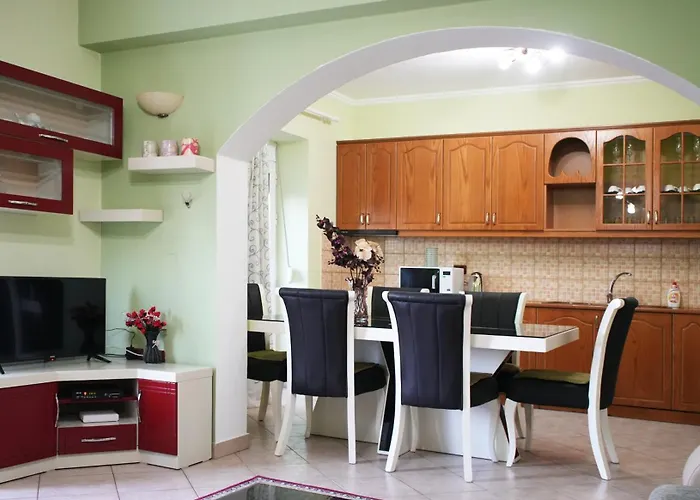 Paris's Appartement Gjirokastër