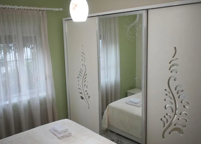 Paris's * Gjirokastër