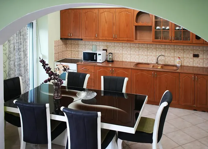 Paris's Gjirokastër