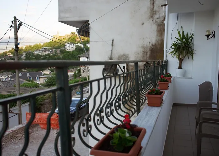 Paris's * Gjirokastër